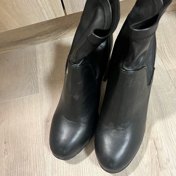 Black boots for sale - Picture 1 of 5